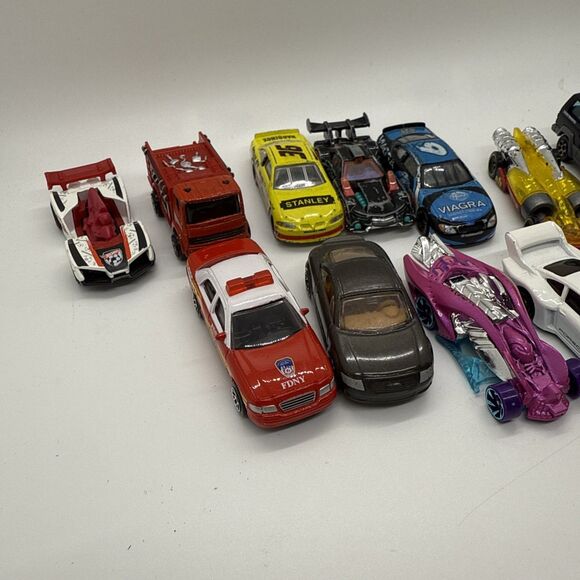 Hot Wheels Matchbox & More Mix Lot of 15 Multiple Cars Loose 1978-modern - Picture 4 of 4